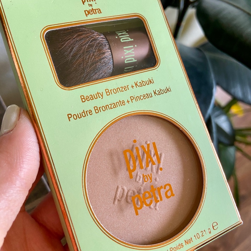 NIB Pixi Beauty Bronzer & Kabuki Brush Kit